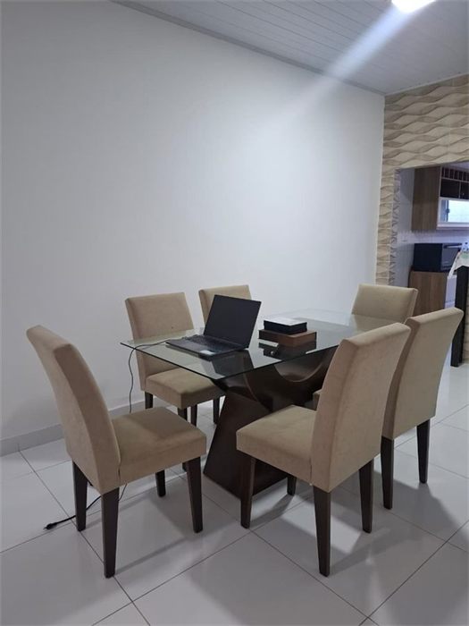 Sala de jantar real do cliente, ainda sem a mesa da loja